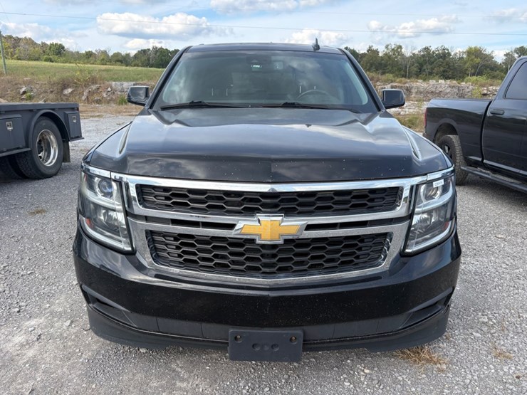 2018-chevrolet-tahoe-lt-image-2