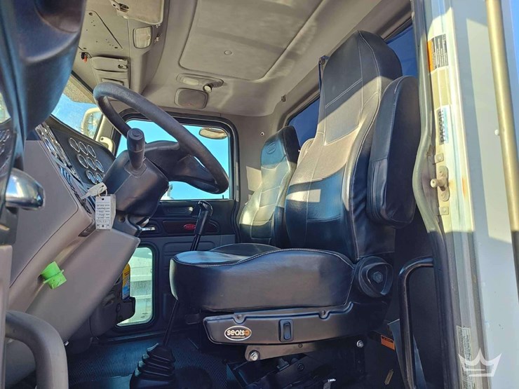 2012-peterbilt-386-image-24
