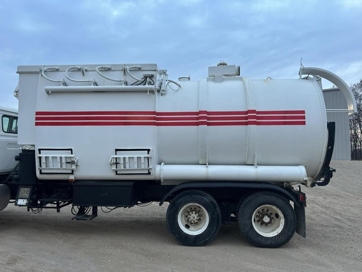 #1432-•-1992-volvo-(white-gmc)-vac-truck-image-14