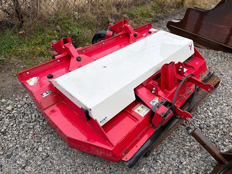 2016-ventrac-mower-lawn-&-garden-tractor-attachments-sn:hq680-ad4191-image-2