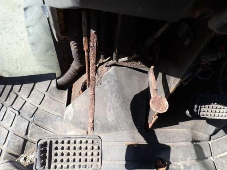 2008-kubota-m7040d-image-17