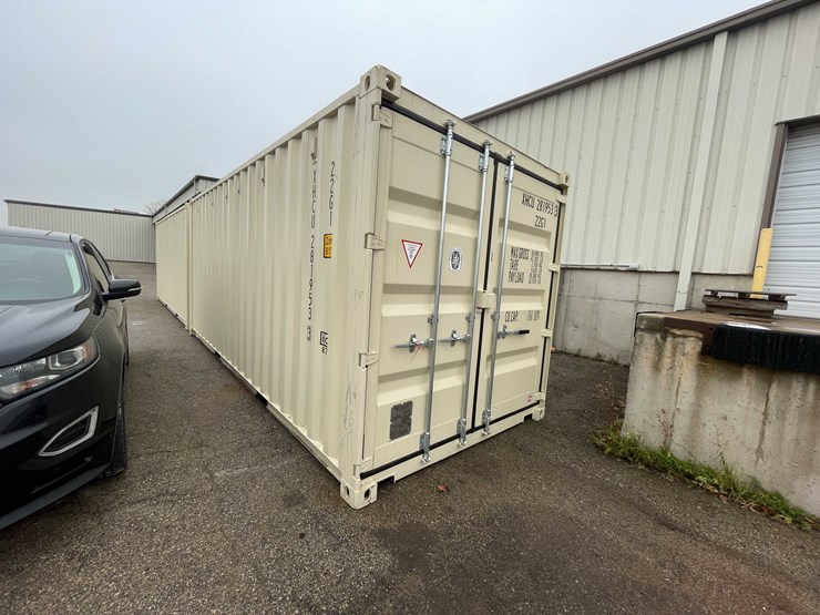 #1400-•-20'-shipping-container-(of)-image-3