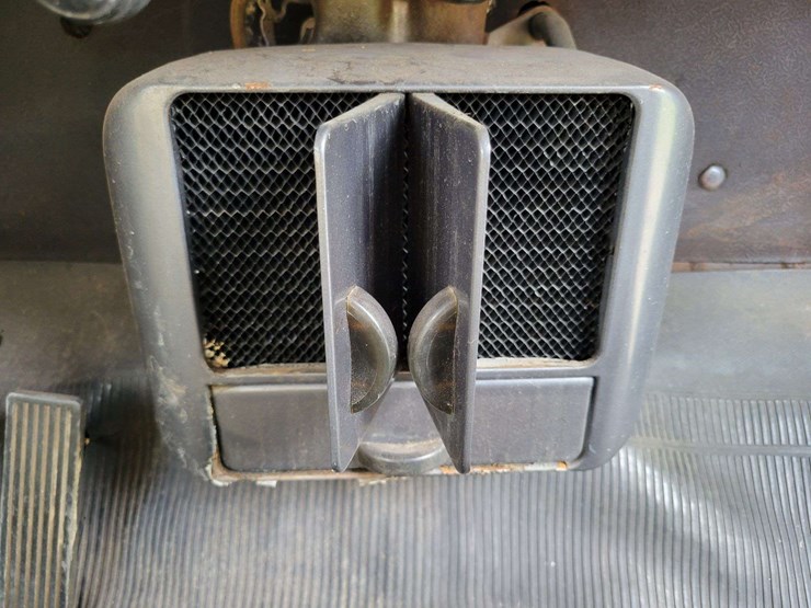 1948-ford-sedan-image-66