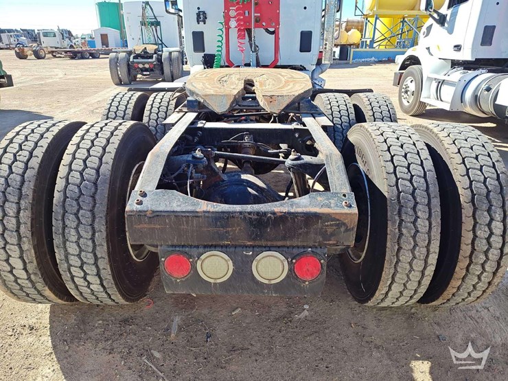 2015-peterbilt-389-image-5