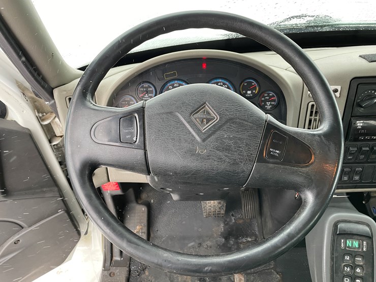 #236-•-2015-international-bucket-truck-(has-wi-title)(mosinee,-wi)-image-51