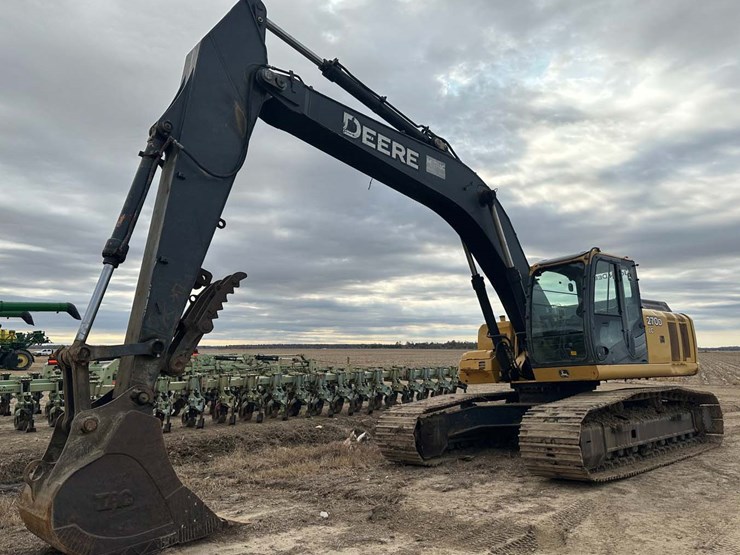 deere-270d-lc-image-1