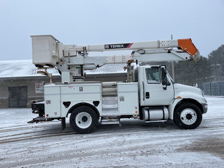 #236-•-2015-international-bucket-truck-(has-wi-title)(mosinee,-wi)-image-6