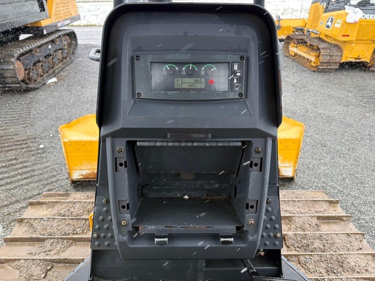 2022-deere-450k-image-23