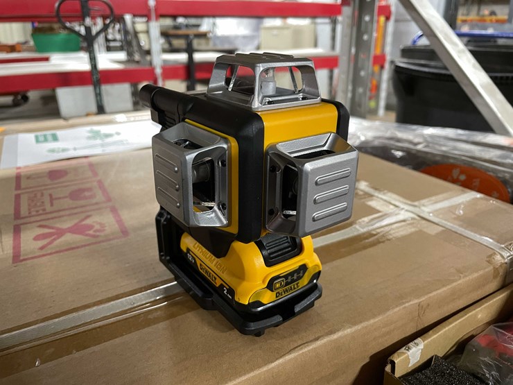 #8720-•-new-dewalt-green-self-leveling-360-degree-laser-(t14)-image-5