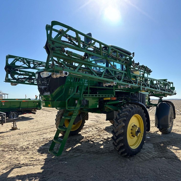 #33857 • 2016 John Deere 4023R 90' Self-Propelled Sprayer