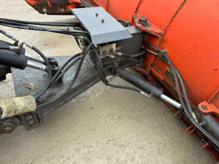 2012-kubota-m110gx-image-34