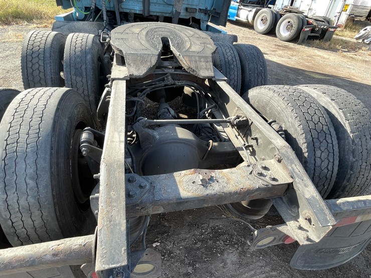 #206-•-2012-freightliner-cascadia-semi-tractor-(title-in-delay)-(denmark,-wi)-image-31