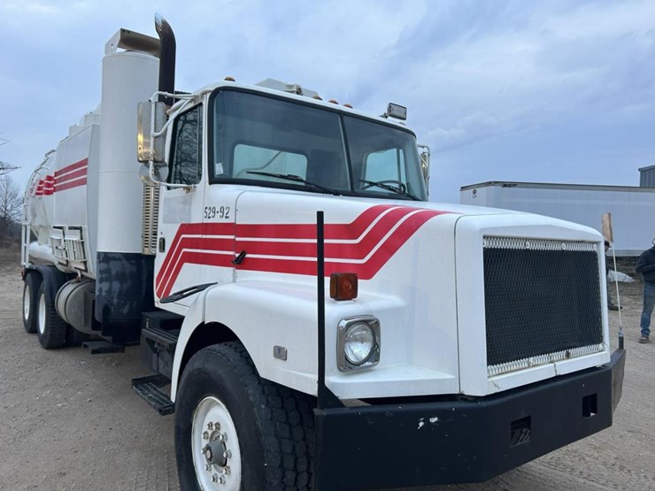 #1432-•-1992-volvo-(white-gmc)-vac-truck-image-9