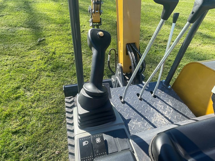 #412-•-2025-agt-industrial-mini-excavator-(cedar-grove,-wi)-image-47