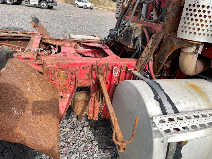 #208-•-2004-kenworth-semi-tractor-truck-(has-mi-title)-(greenland,-mi)-image-17