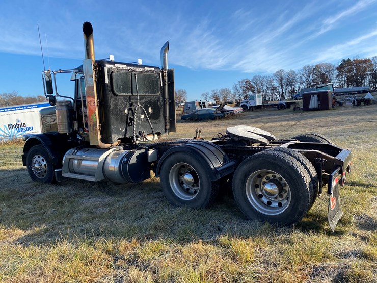 #1012-•-2013-peterbilt-tandem-axle-day-cab-semi-(has-wi-title)-(colfax,-wi)-image-10
