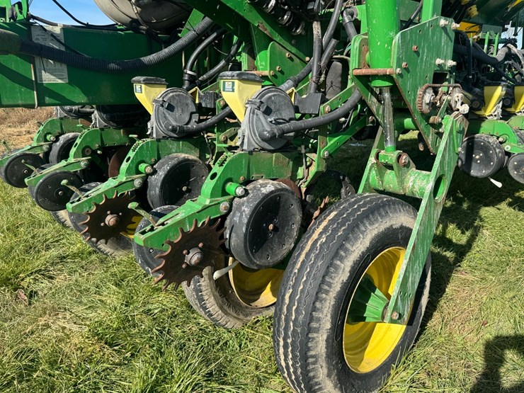 john-deere-1770nt-image-11