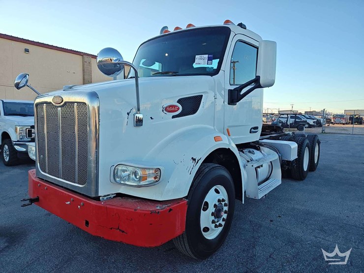 2015-peterbilt-567-image-1
