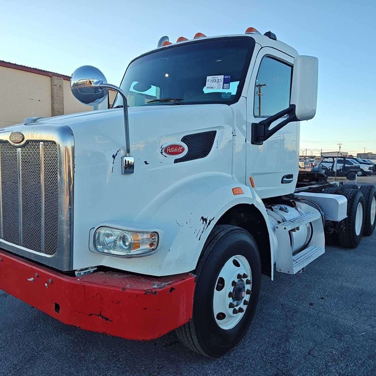2015 PETERBILT 567