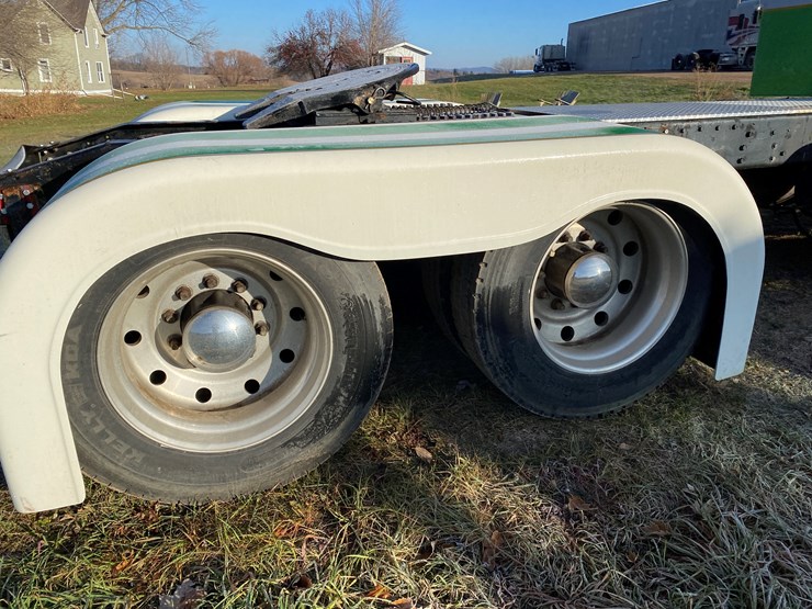 #1010-•-1984-peterbilt-sleeper-cab-semi-(has-wi-title)-(colfax,-wi)-image-33