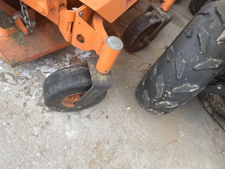 #2702-•-scag-v-ride-lawn-mower-(fall-creek,-wi)-image-23