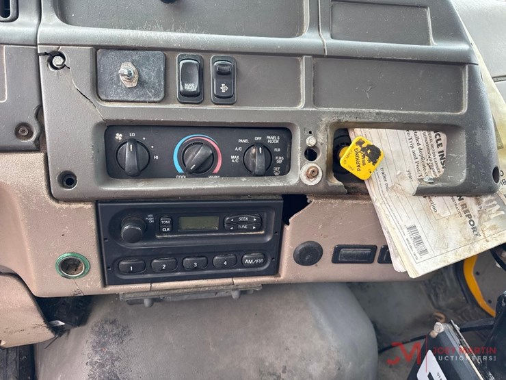 2008-sterling-l7500-image-35