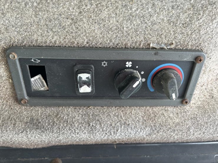 new-holland-ls180-image-42