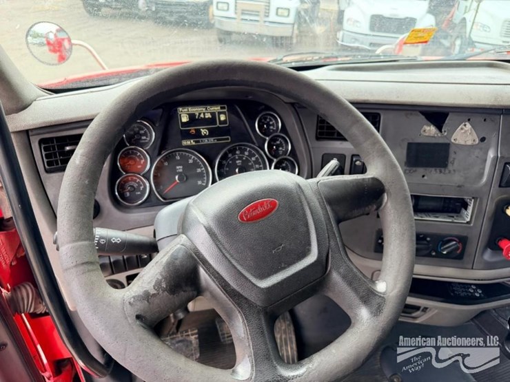 2014-peterbilt-587-image-16