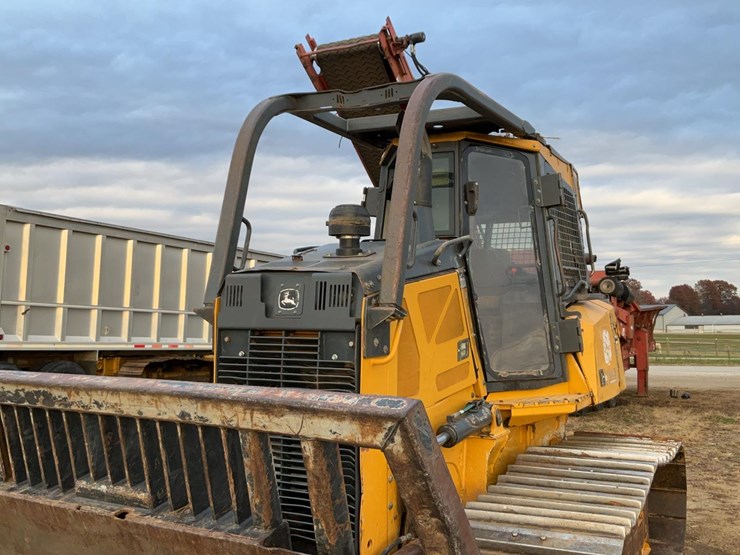 2016-deere-700k-image-57