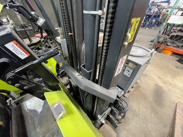 #454-•-clark-electric-forklift-(shawano,-wi)-image-33