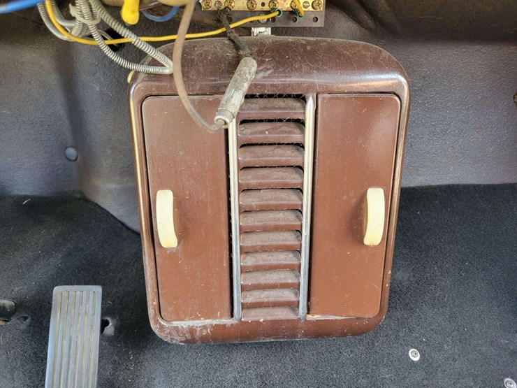 1940-ford-sedan-image-55