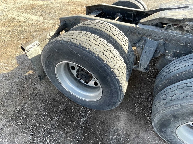 #206-•-2012-freightliner-cascadia-semi-tractor-(title-in-delay)-(denmark,-wi)-image-33