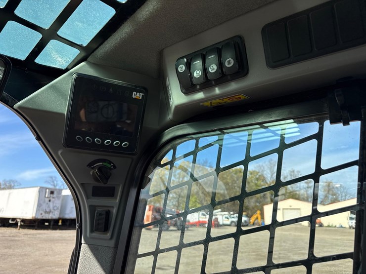 2017-caterpillar-262d-image-12