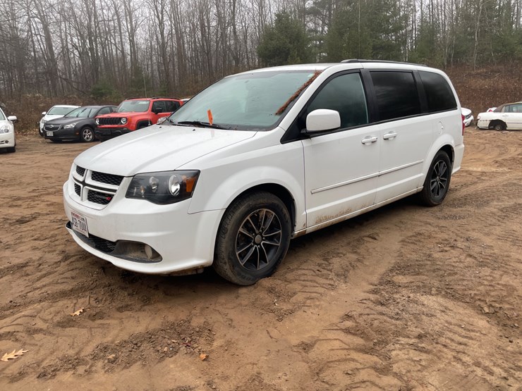2017-dodge-grand-caravan-gt-image-1
