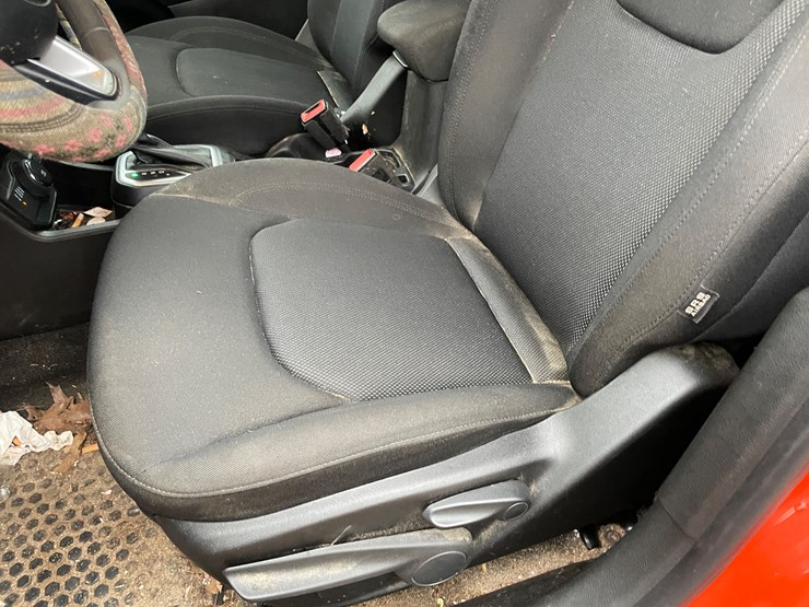 2021-jeep-renegade-image-25