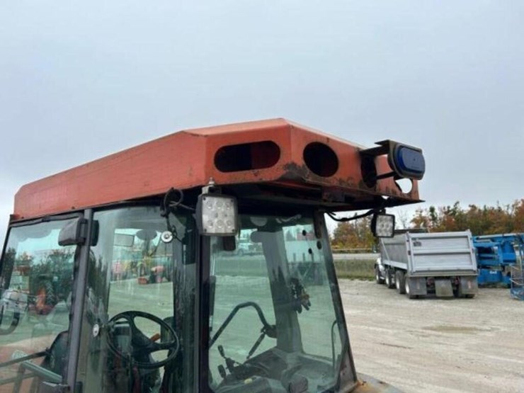 2008-kubota-m7040d-image-35