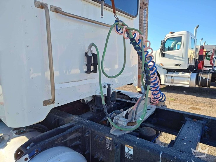 2012-peterbilt-386-image-10