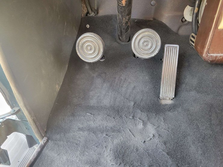 1940-ford-sedan-image-70