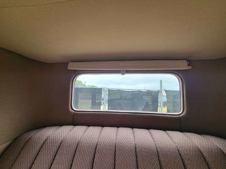 1928-pontiac-sedan-image-85