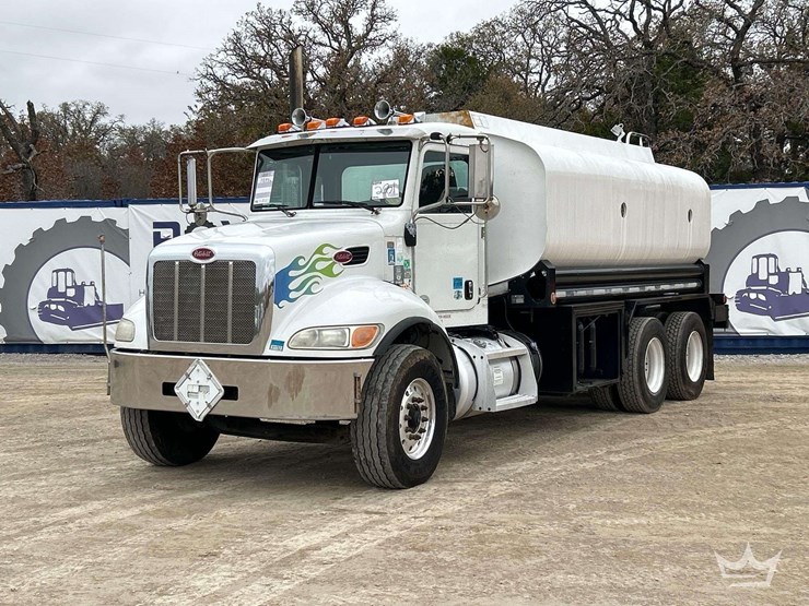 2013-peterbilt-348-image-1