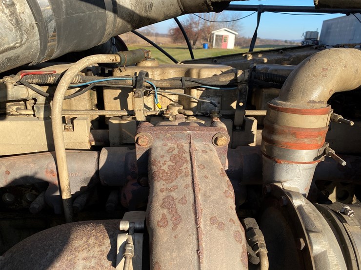 #1010-•-1984-peterbilt-sleeper-cab-semi-(has-wi-title)-(colfax,-wi)-image-63