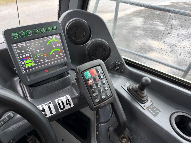 2020-deere-260e-image-27