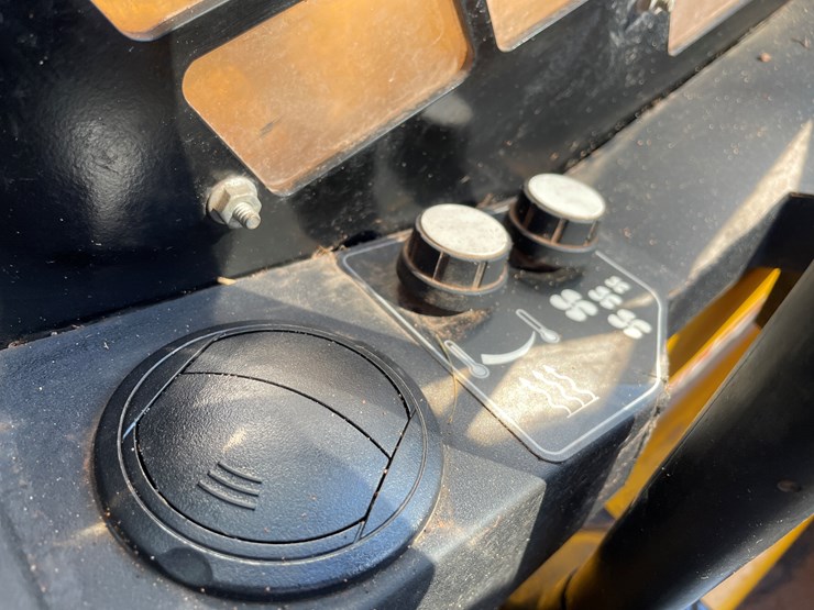 2020-gehl-rt105-image-38