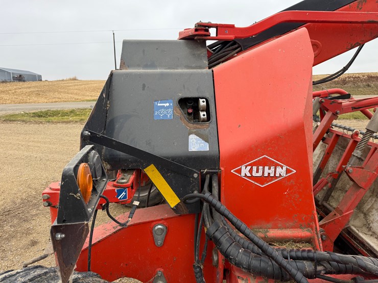 2011-kuhn-merge-maxx-900-image-12