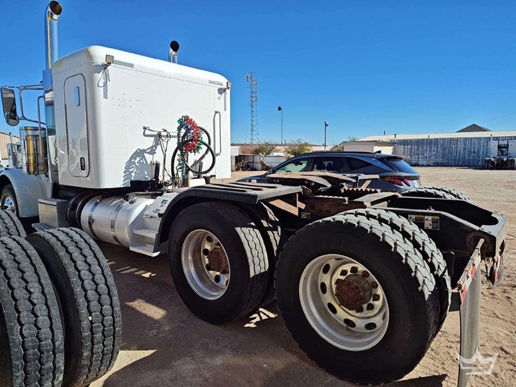 2018-peterbilt-389-image-8