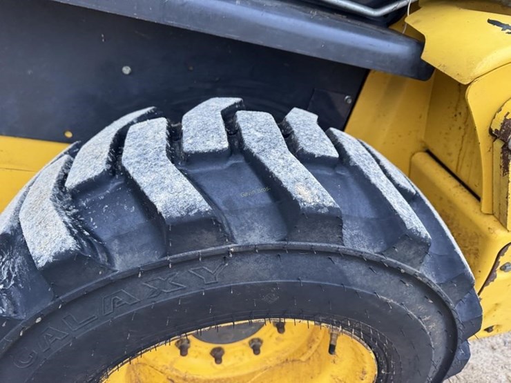 2014-new-holland-l220-image-8