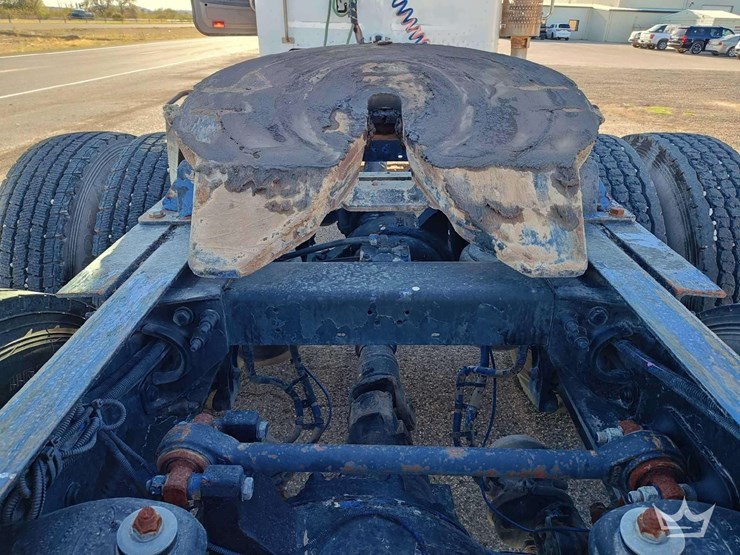 2012-peterbilt-386-image-38