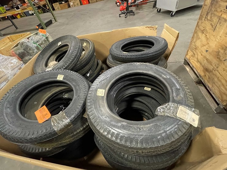 #8721-•-pallet-of-trailer-tires-(f)-image-4