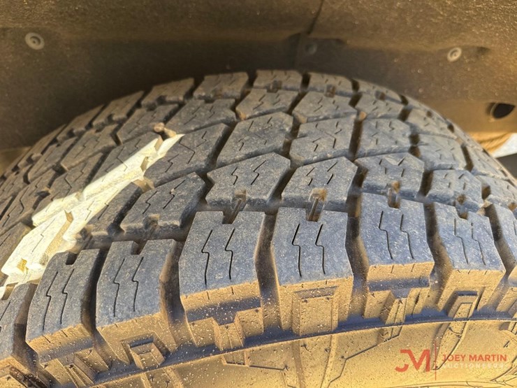 2022-chevrolet-silverado-1500-lt-image-11