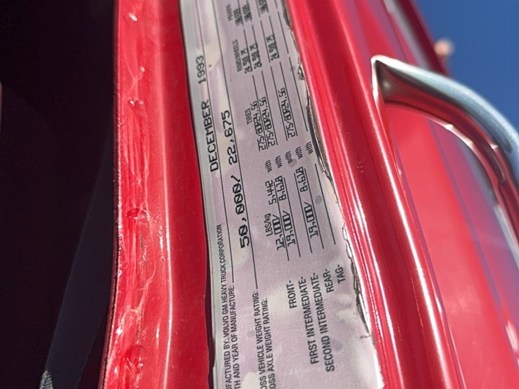 1994-volvo-white-semi-tractor-w/-sleeper,-detroit-diesel,-365hp,-10-speed,-miles-unknown,-*4v1wdbrh1rn679717*-not-running,-no-title-image-26